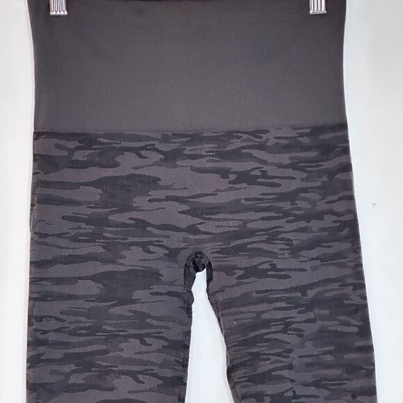Spanx Assets Camo High Rise Seamless Leggings 24" Size Medium - Picture 4 of 8